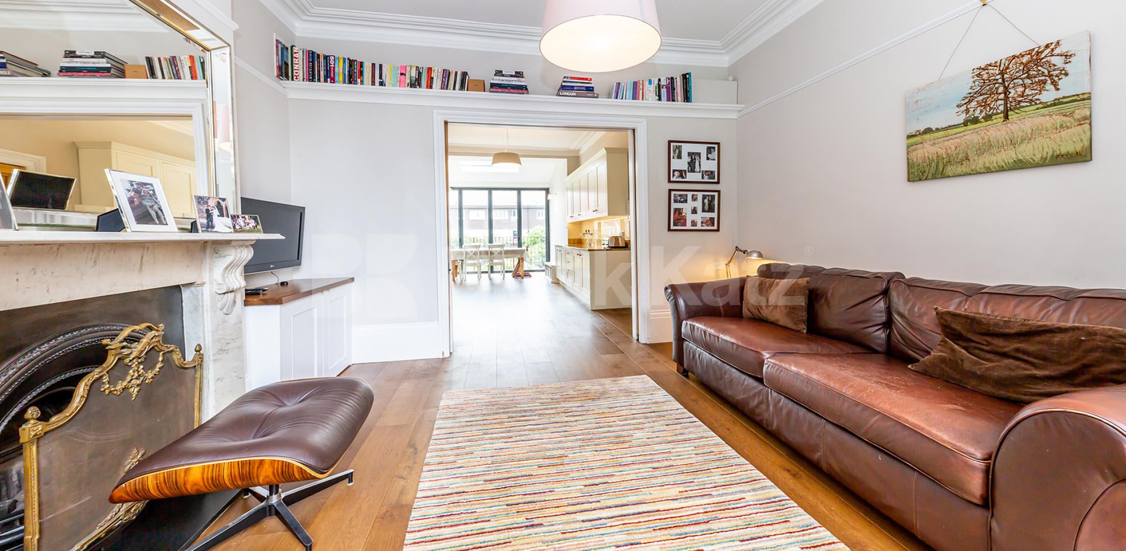 Stunning family home over 4 floors refurbished to a high standard. Hartham Road, Caledonian Road